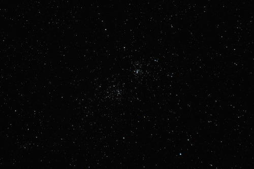 NGC 884 Kaksoistähtijoukko Nikon D7100, 200mm/f2.8, ISO1600, pinottu 66 x 1,6s