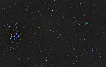 Komeetta C/2014 Q2 (Lovejoy) ja Seulaset 50mm/f1.8, ISO1600, 172 x 5s